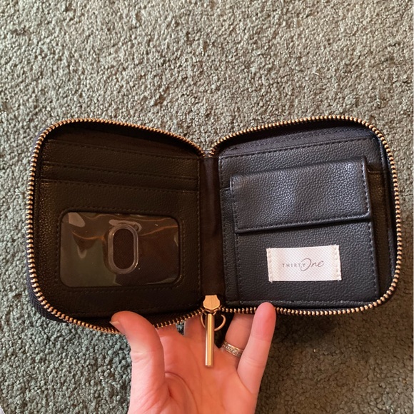 Thirty-one mini all about the Benjamin’s wallet - Picture 2 of 8